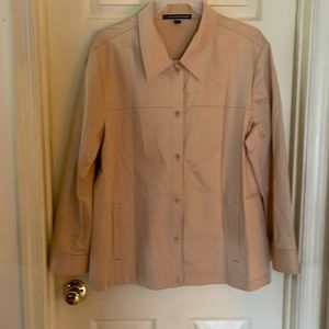 Company Ellen Tracy size 14 Oversized Shackleton in light tan